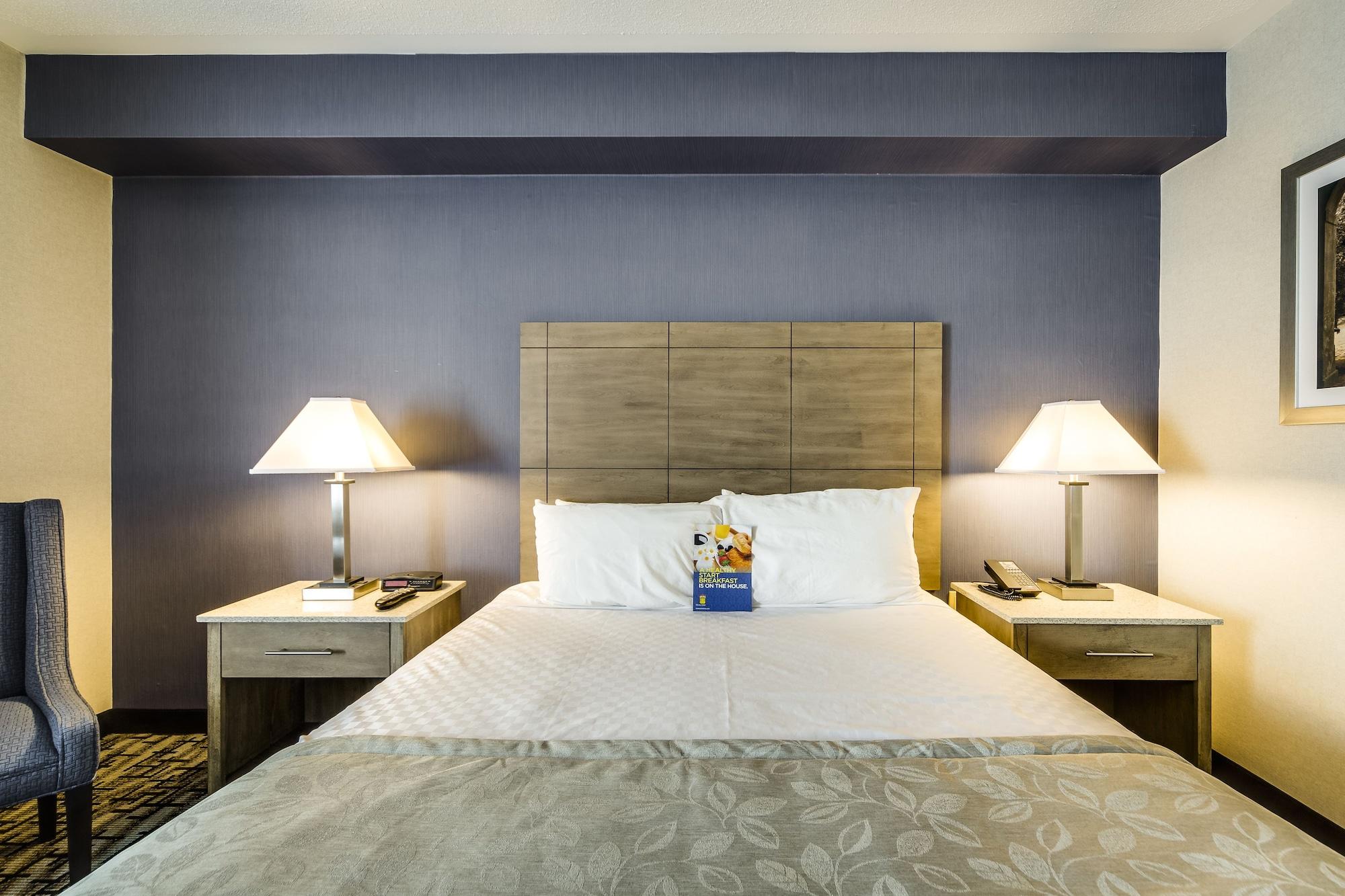 Monte Carlo Inn Oakville Suites Екстериор снимка