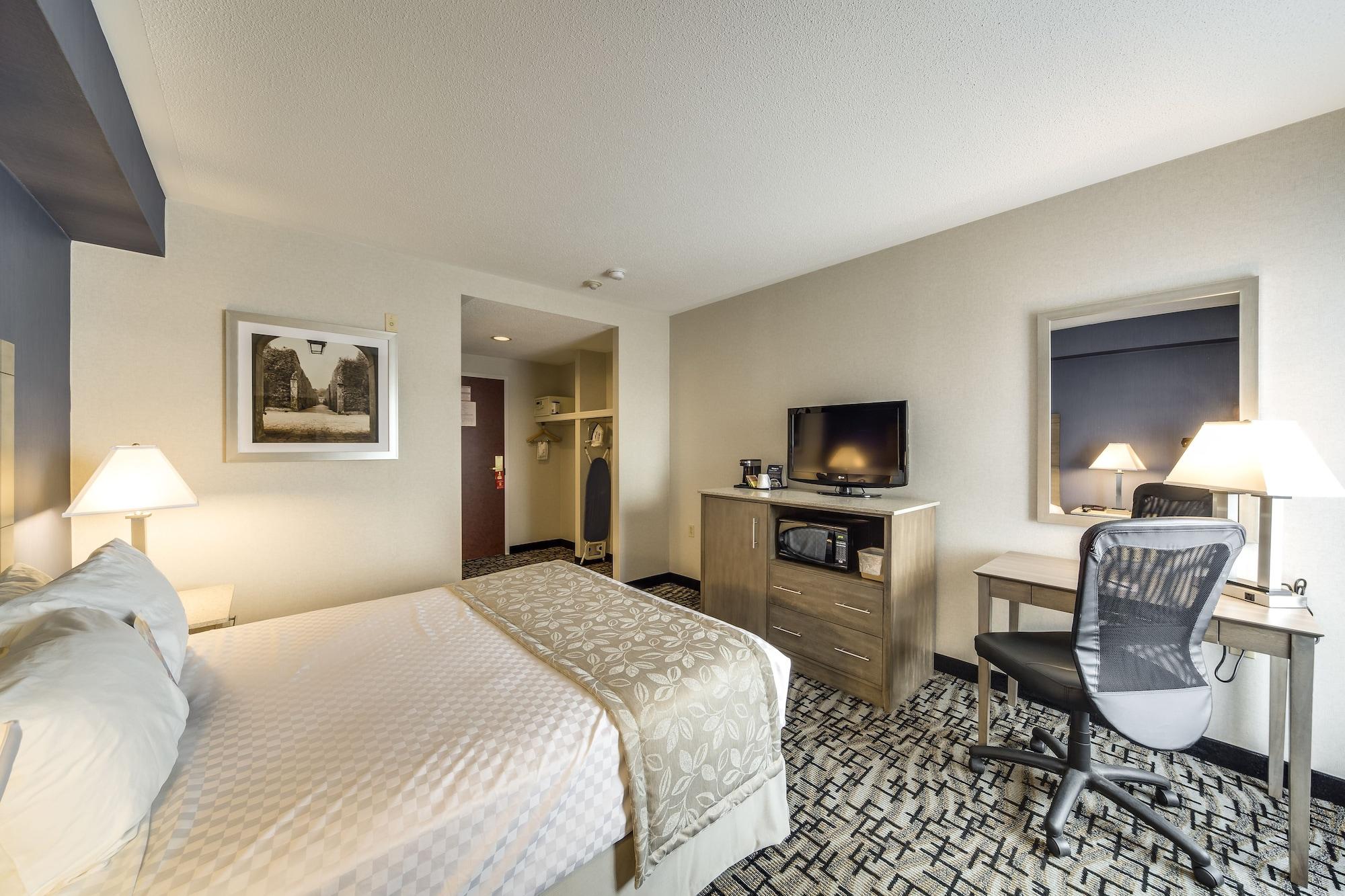 Monte Carlo Inn Oakville Suites Екстериор снимка