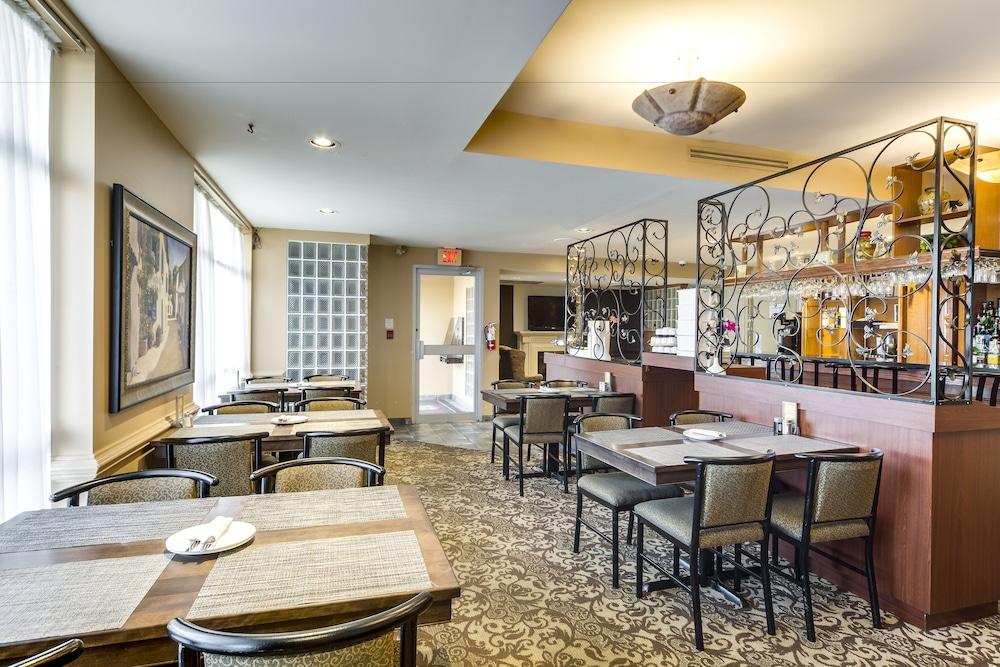 Monte Carlo Inn Oakville Suites Екстериор снимка