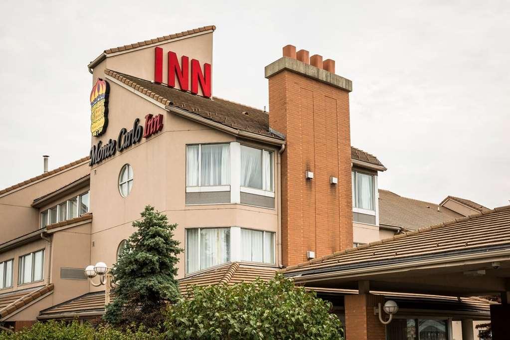 Monte Carlo Inn Oakville Suites Стая снимка