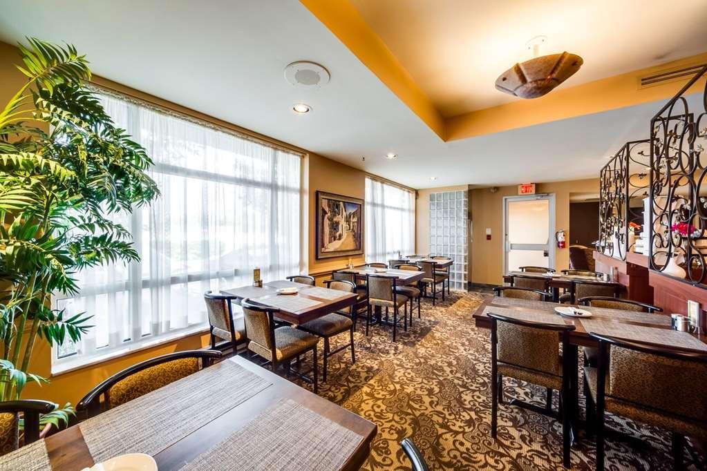 Monte Carlo Inn Oakville Suites Удобства снимка