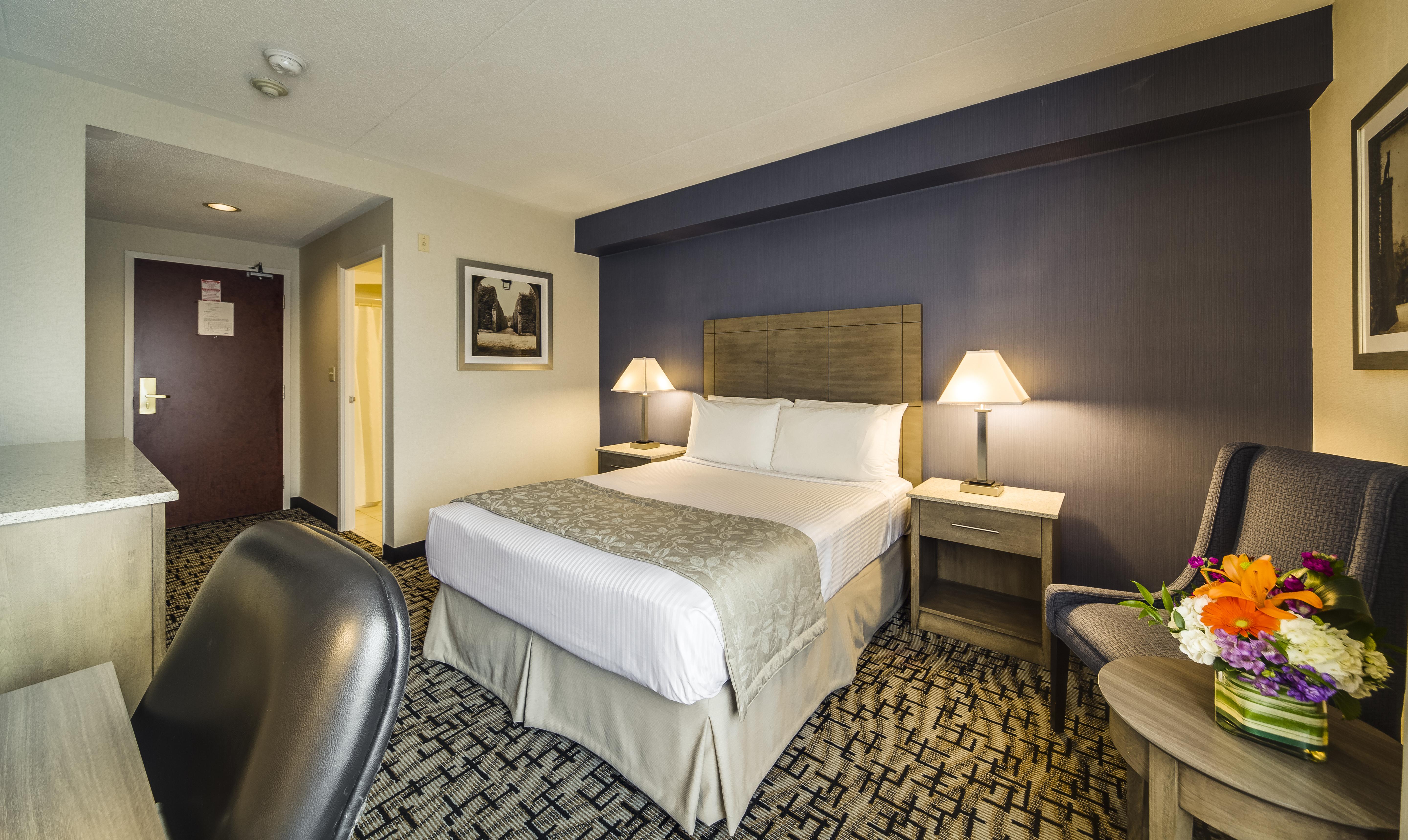 Monte Carlo Inn Oakville Suites Екстериор снимка