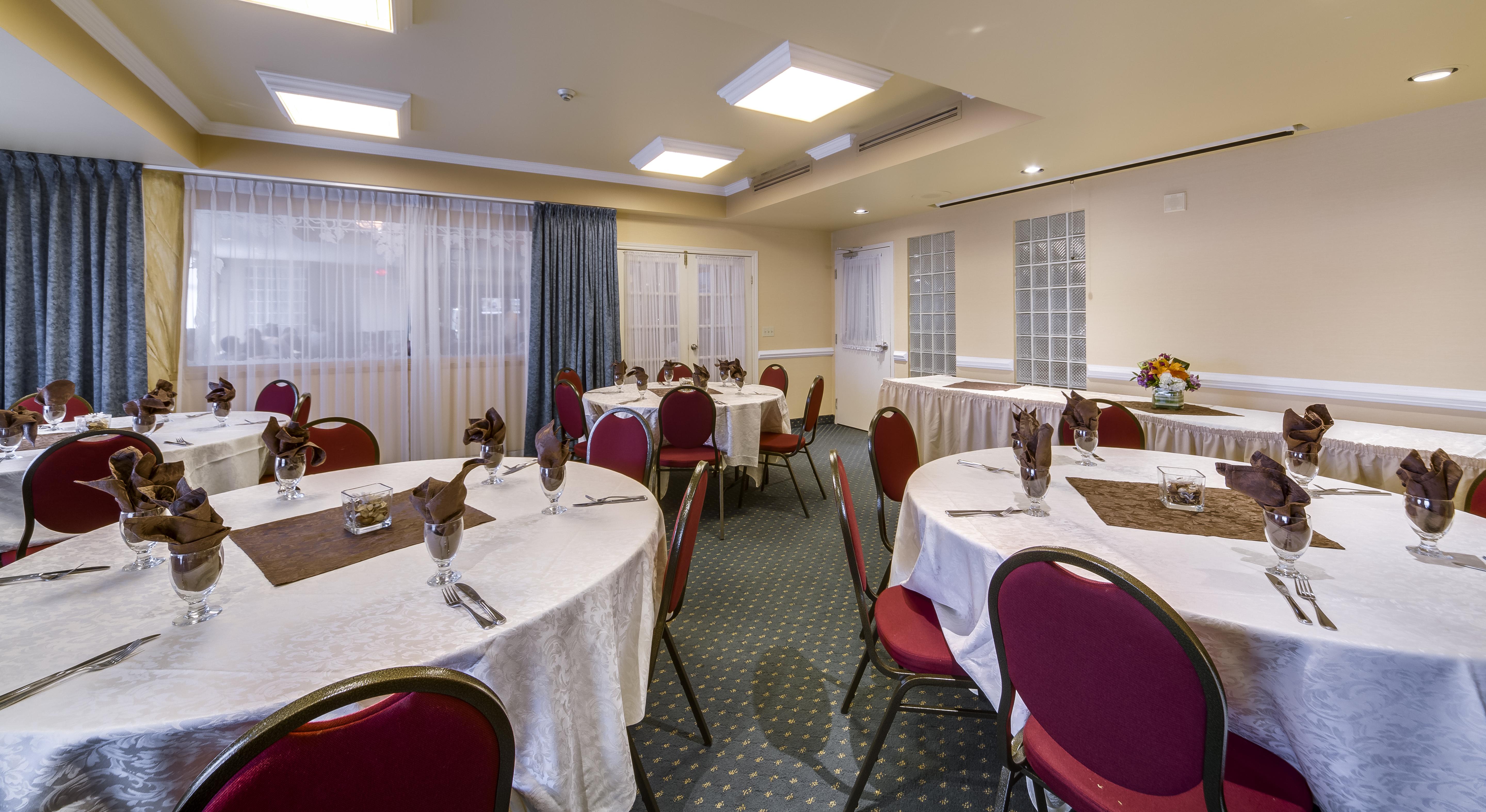 Monte Carlo Inn Oakville Suites Екстериор снимка