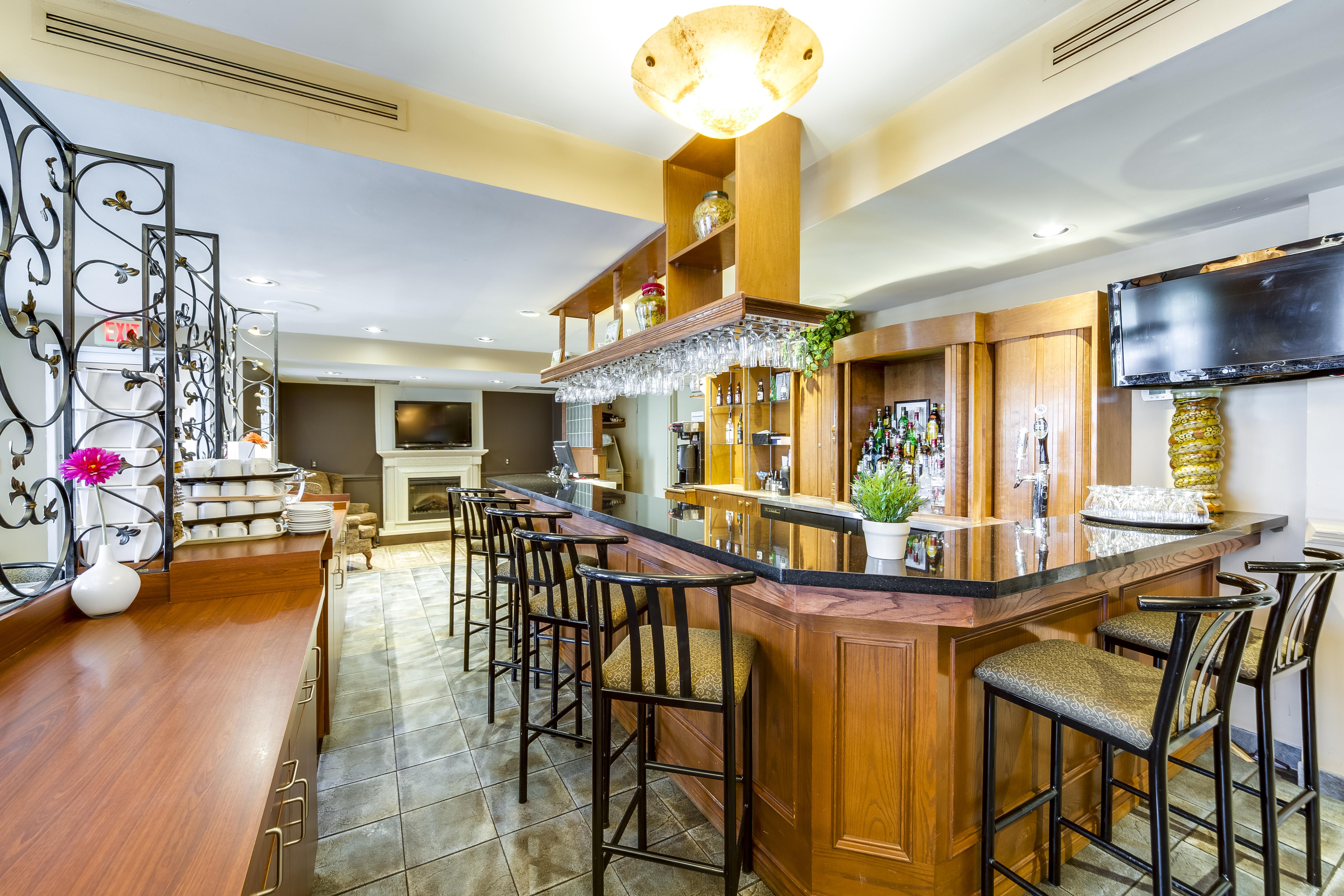 Monte Carlo Inn Oakville Suites Екстериор снимка