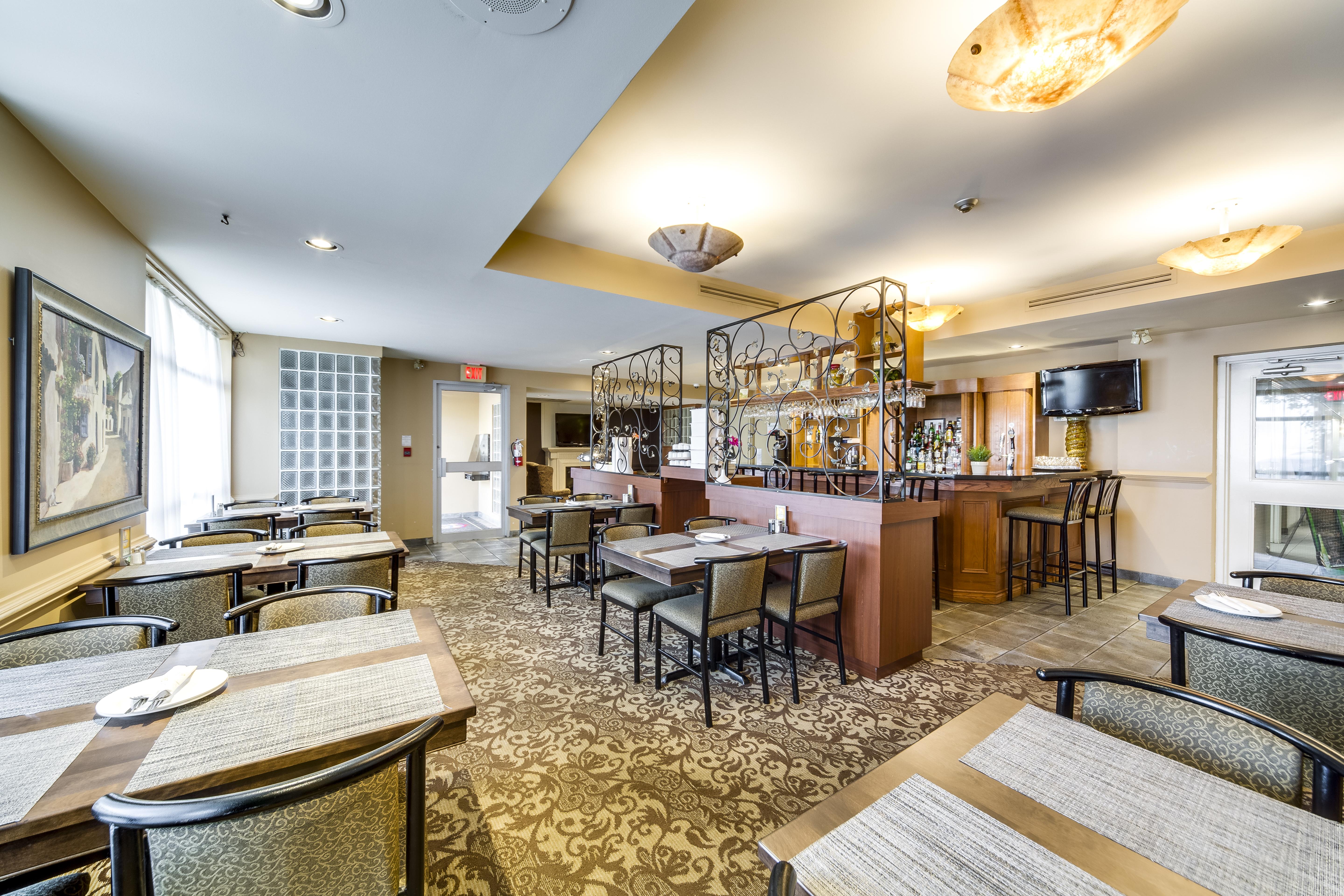 Monte Carlo Inn Oakville Suites Екстериор снимка