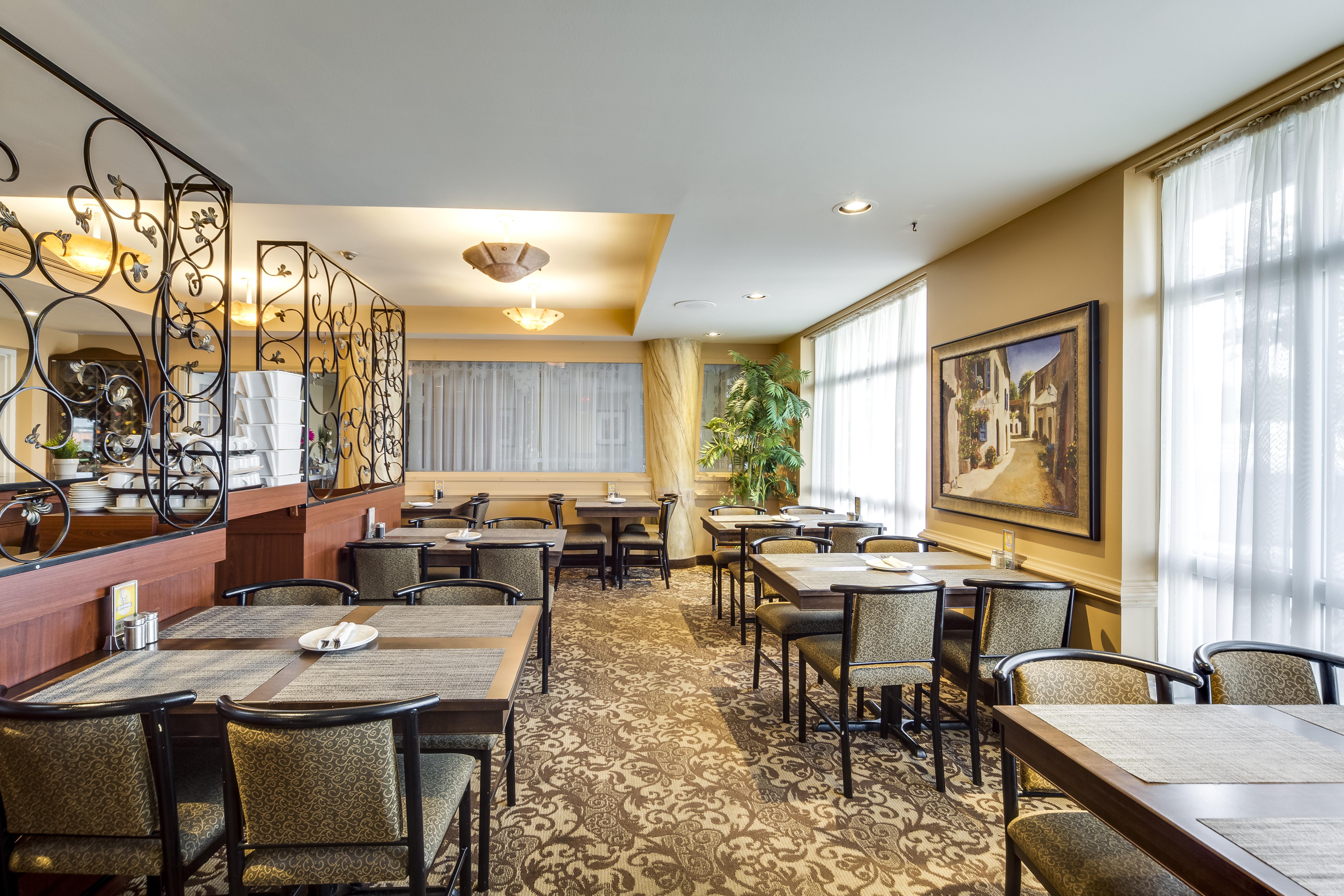 Monte Carlo Inn Oakville Suites Екстериор снимка