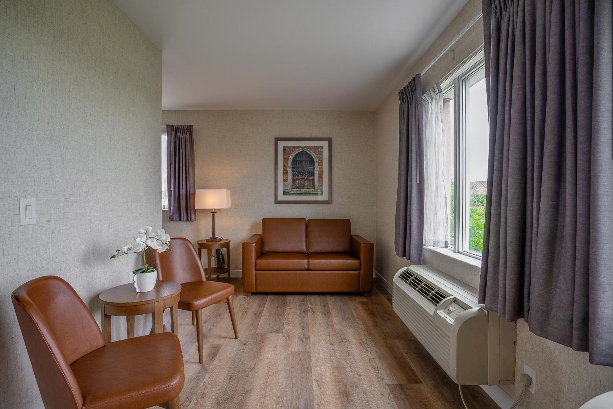 Monte Carlo Inn Oakville Suites Екстериор снимка