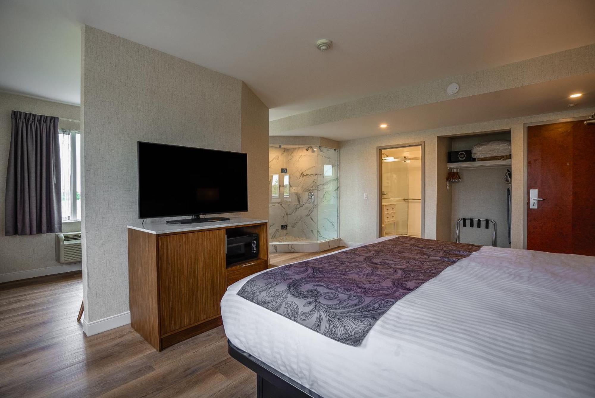 Monte Carlo Inn Oakville Suites Екстериор снимка