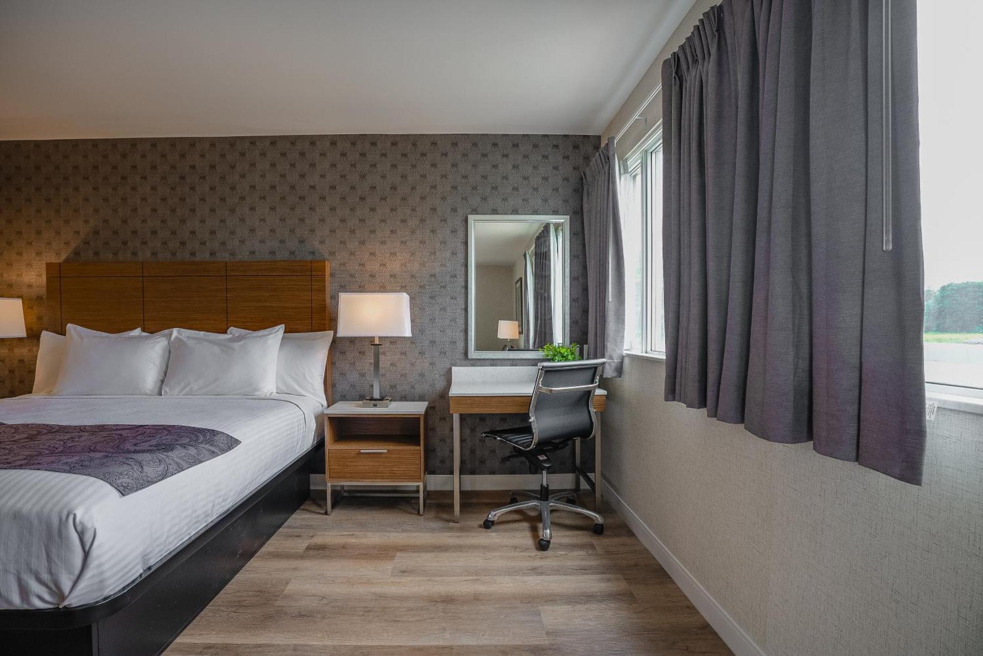 Monte Carlo Inn Oakville Suites Екстериор снимка
