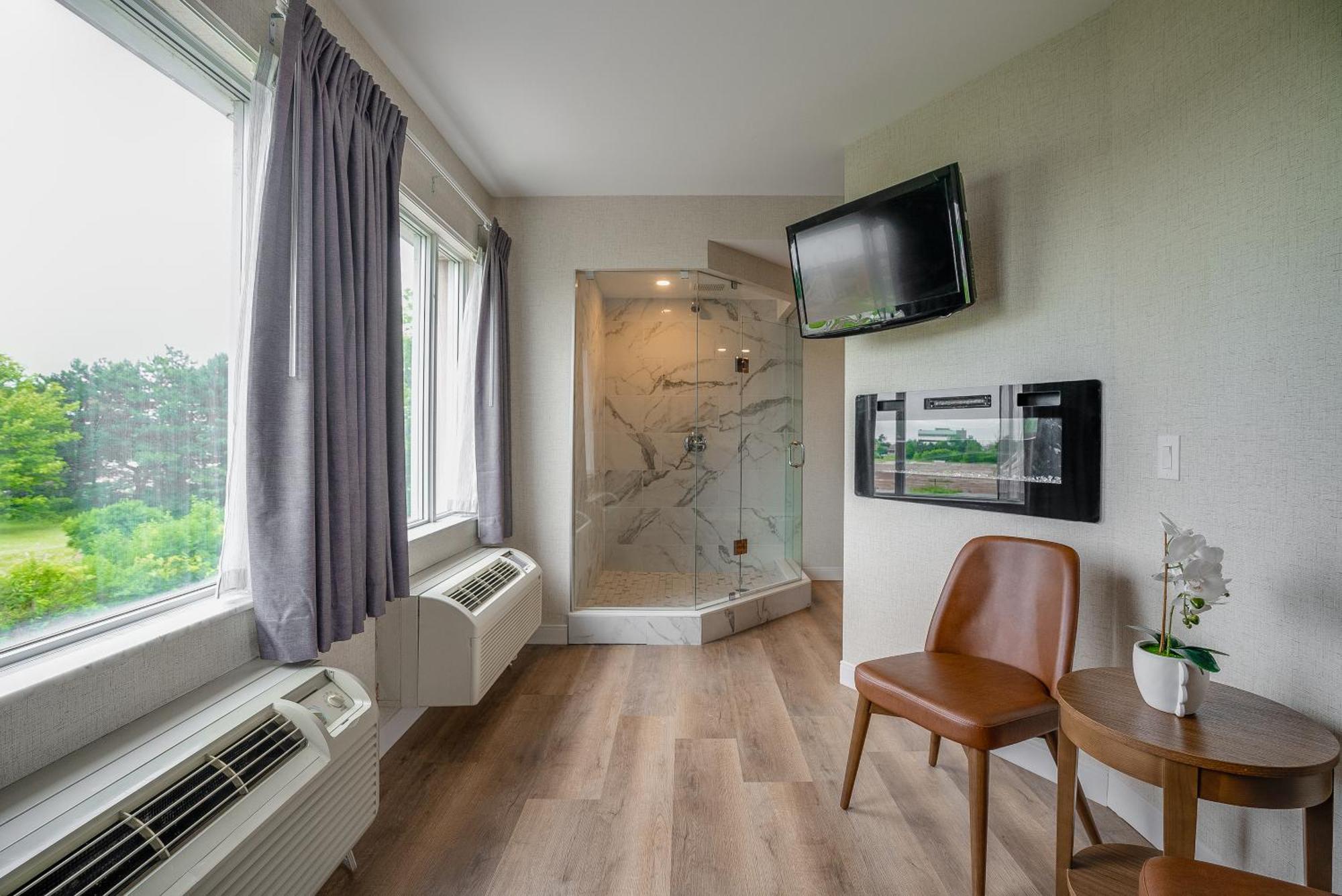 Monte Carlo Inn Oakville Suites Екстериор снимка