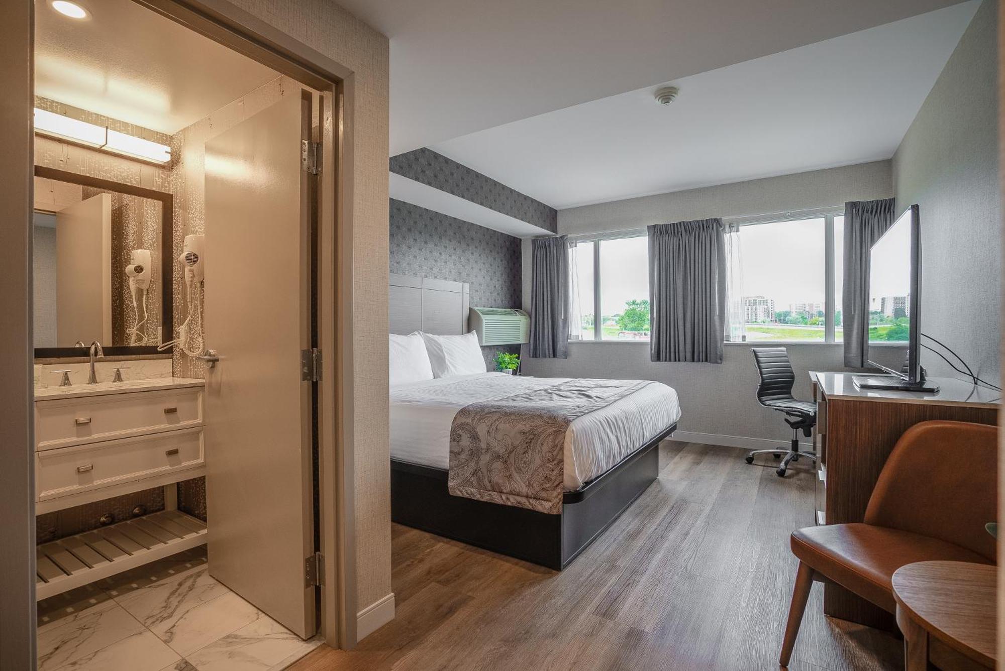 Monte Carlo Inn Oakville Suites Екстериор снимка
