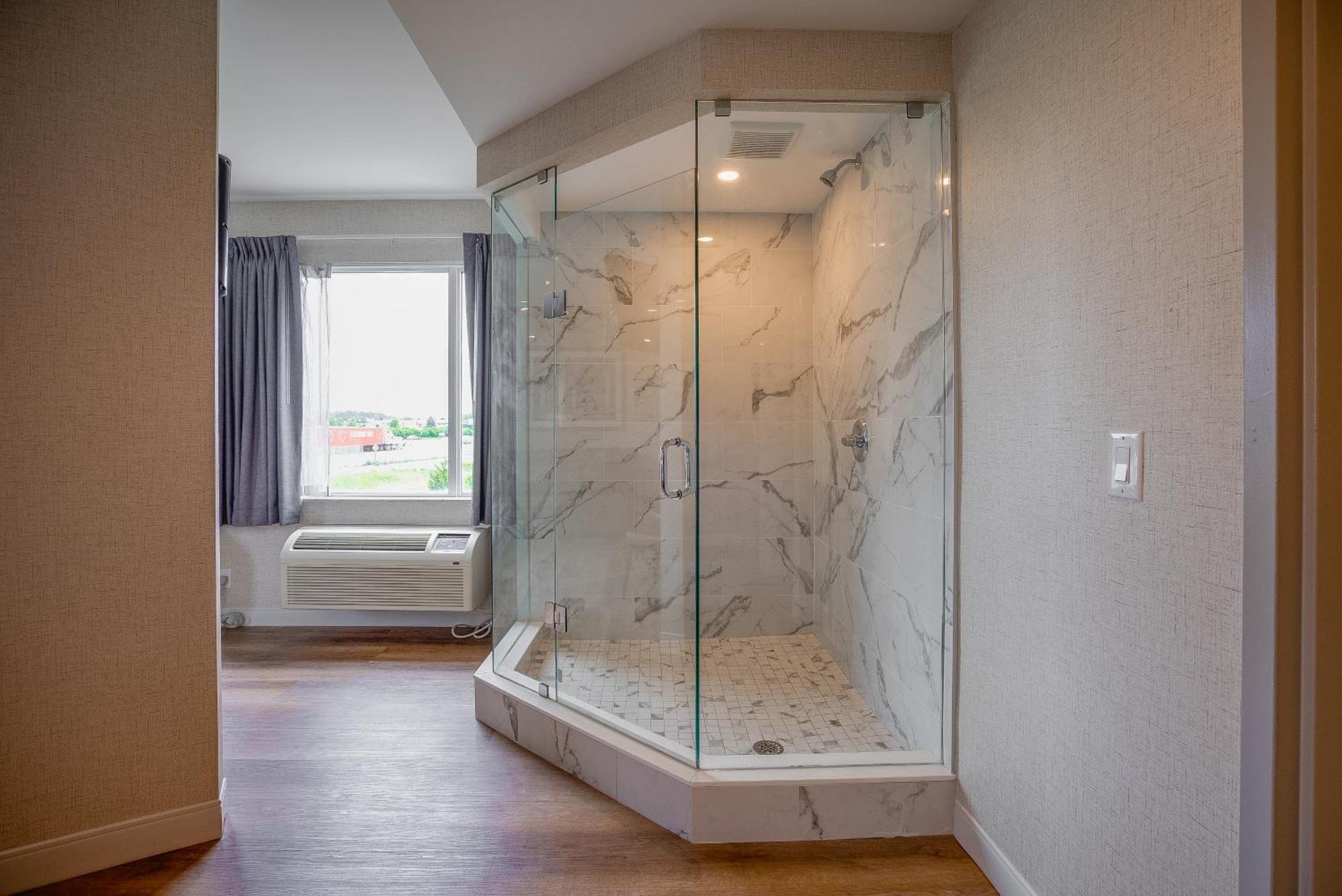 Monte Carlo Inn Oakville Suites Екстериор снимка