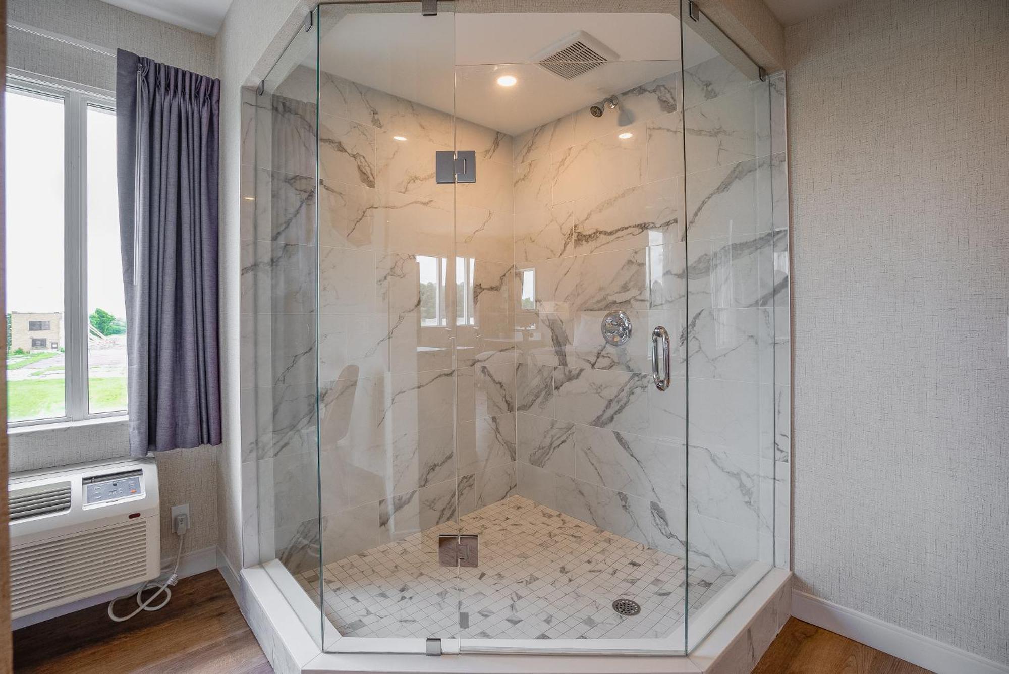 Monte Carlo Inn Oakville Suites Екстериор снимка