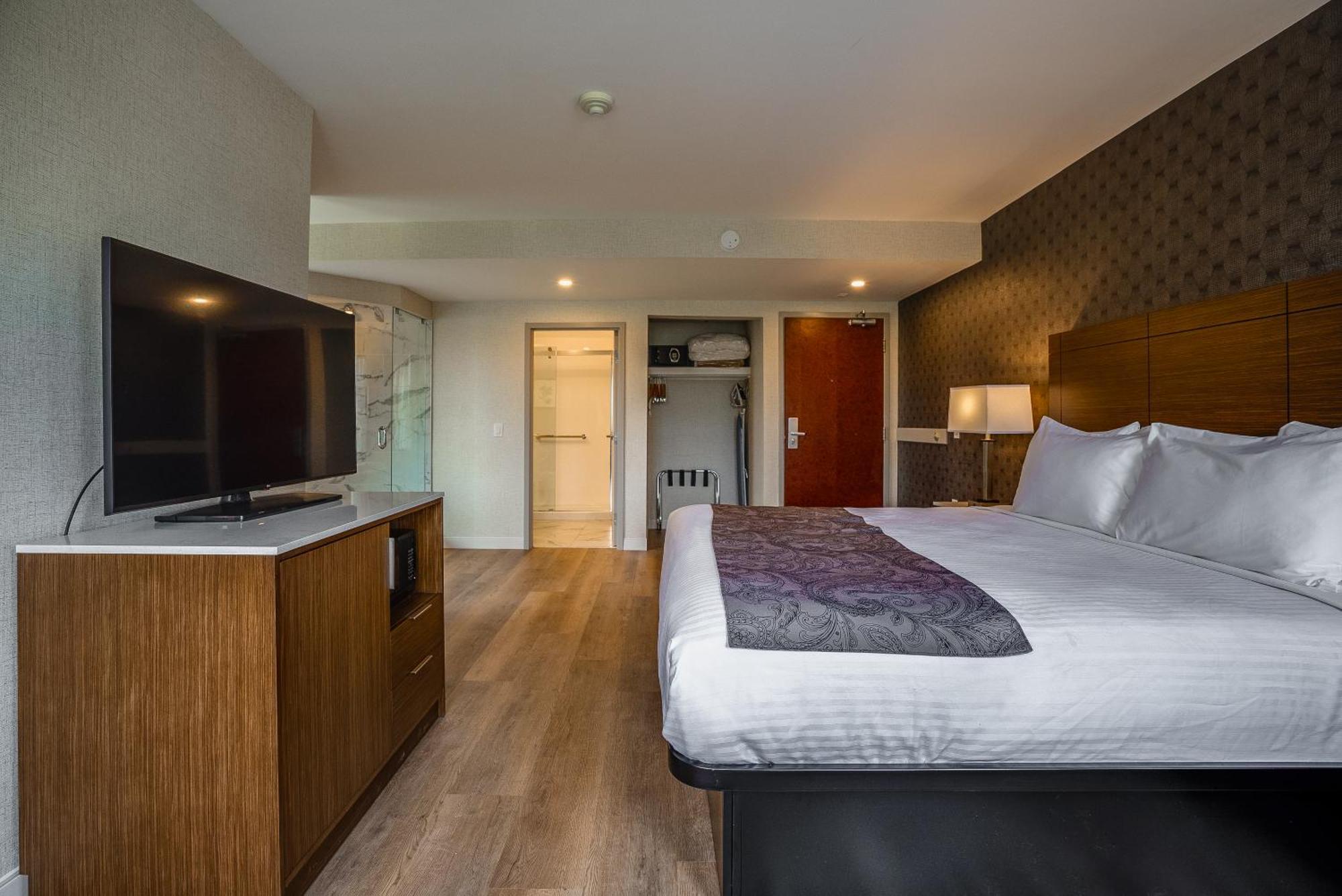 Monte Carlo Inn Oakville Suites Екстериор снимка
