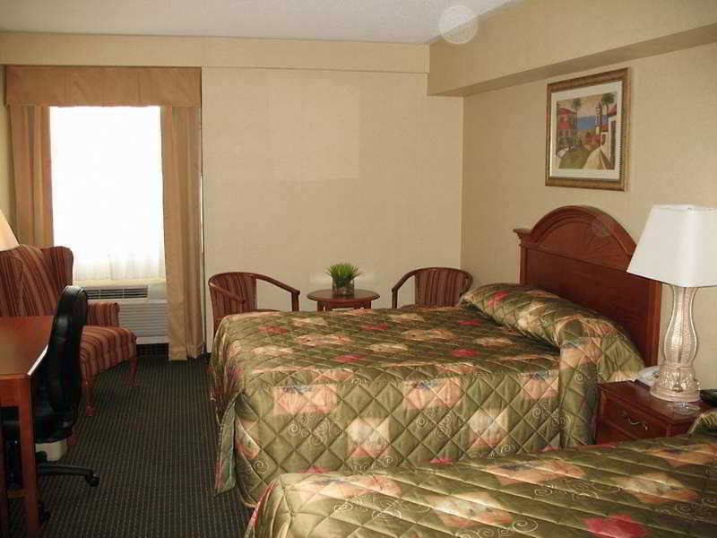 Monte Carlo Inn Oakville Suites Екстериор снимка