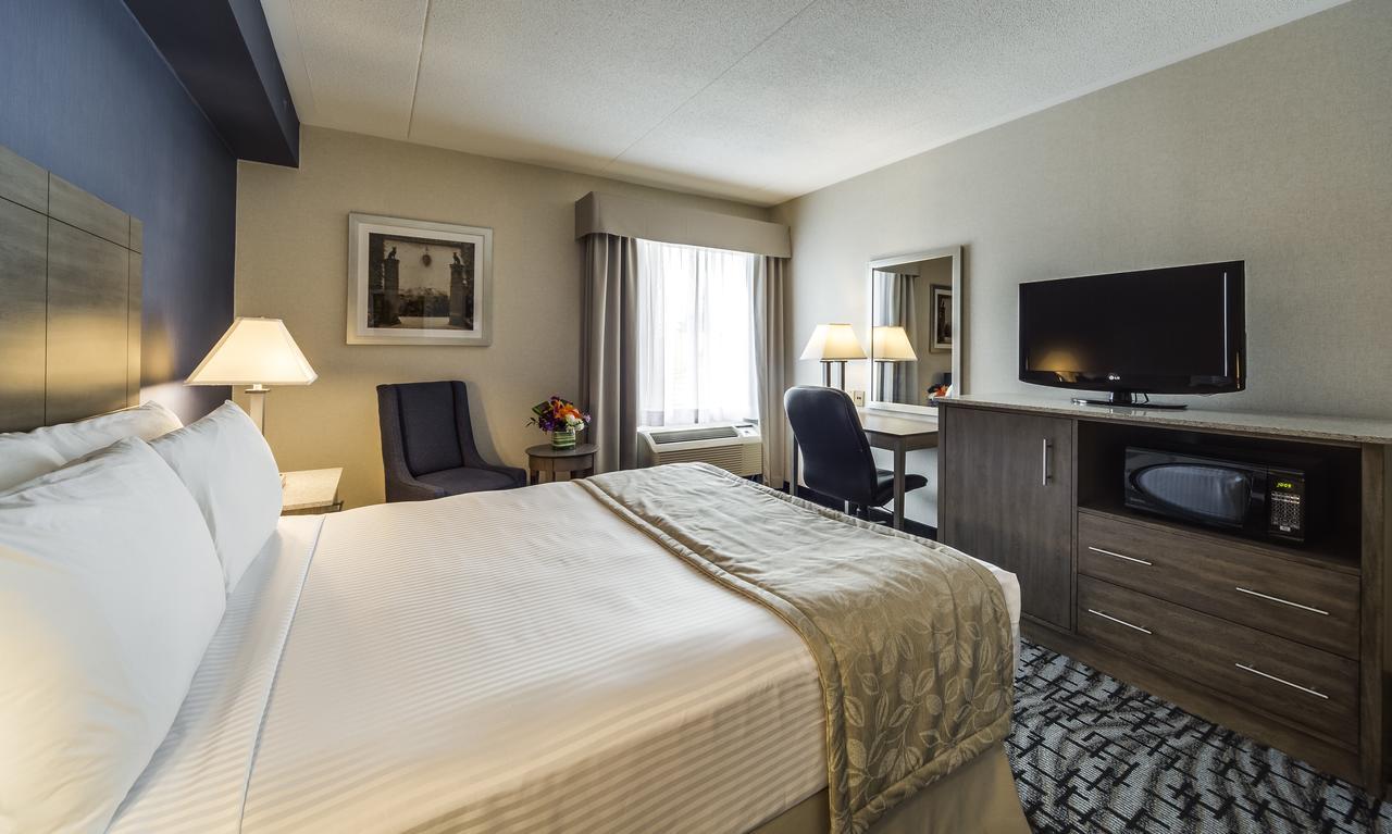 Monte Carlo Inn Oakville Suites Екстериор снимка