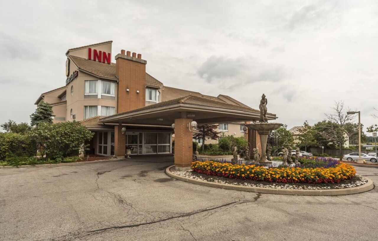 Monte Carlo Inn Oakville Suites Екстериор снимка