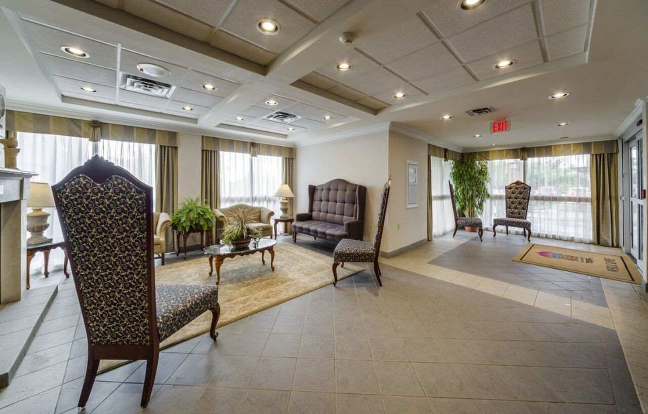 Monte Carlo Inn Oakville Suites Екстериор снимка