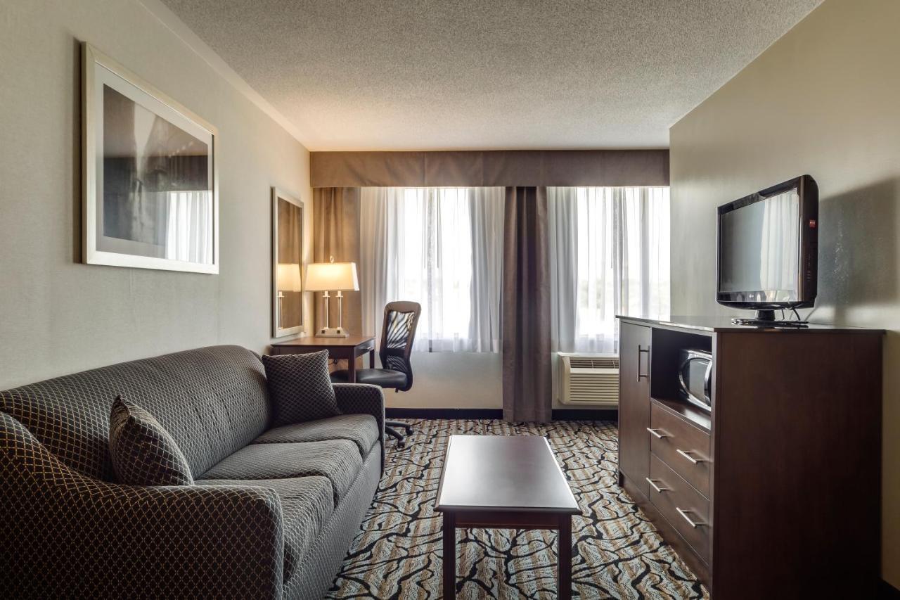 Monte Carlo Inn Oakville Suites Екстериор снимка