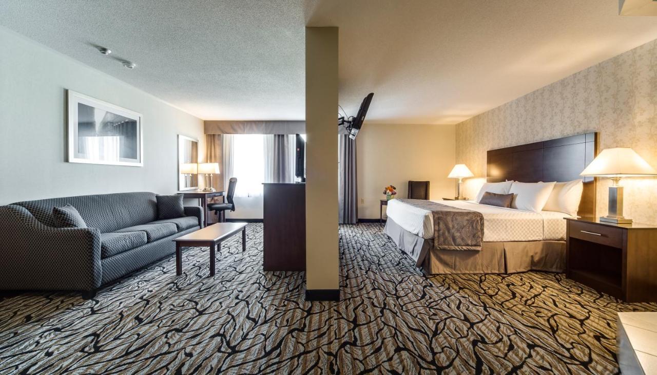 Monte Carlo Inn Oakville Suites Екстериор снимка