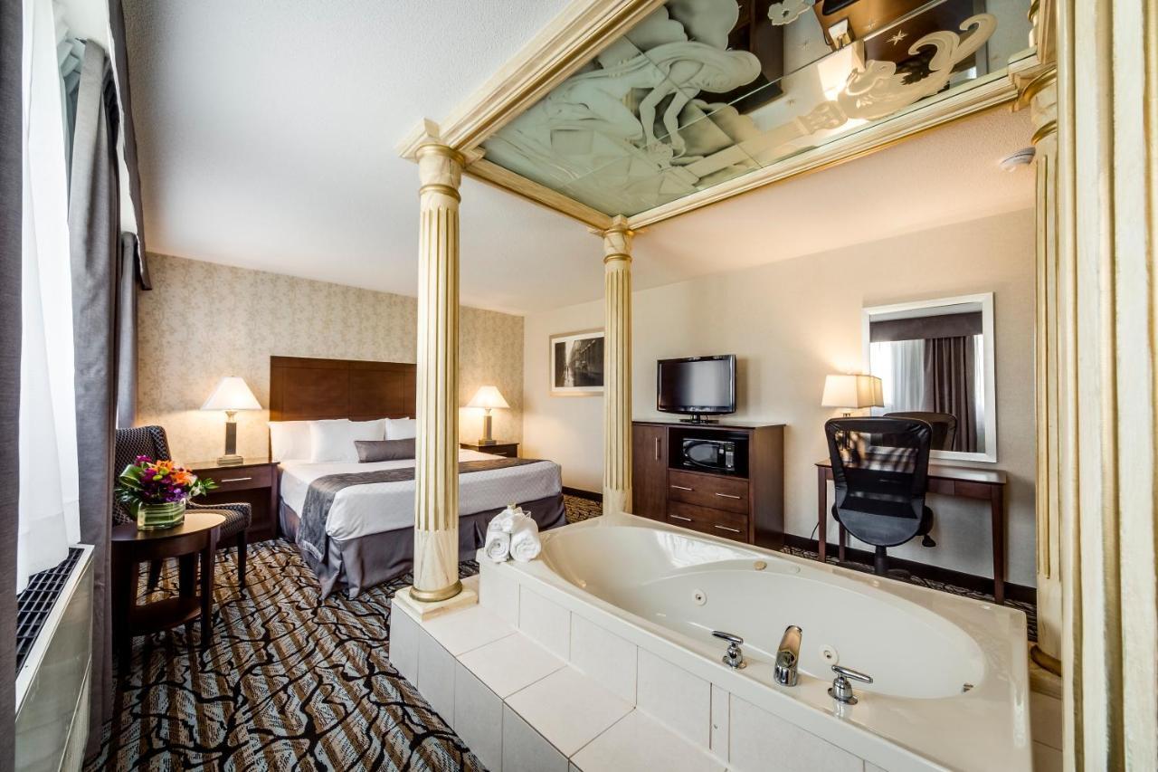 Monte Carlo Inn Oakville Suites Екстериор снимка